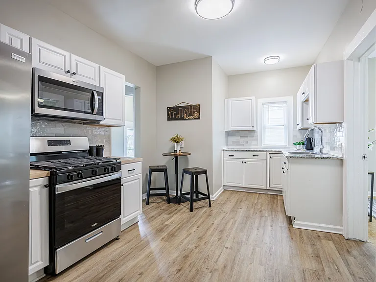 1146 S Plymouth Ave — Photo 3