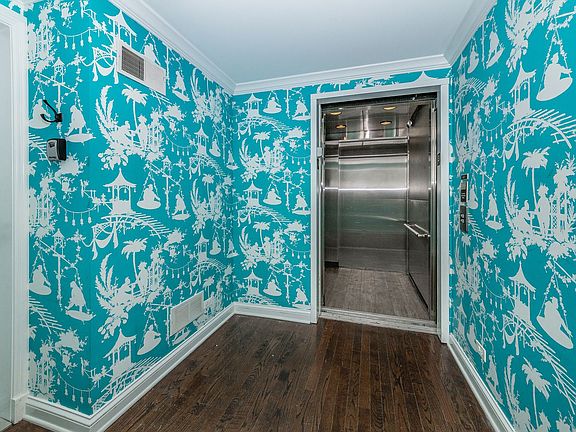 3rd image of 444 W Roslyn Pl APT 3C