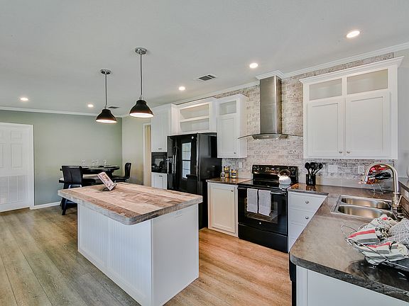 4th image of 13036 Lemon Ave