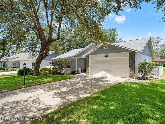 2nd image of 6422 Lost Tree Ln