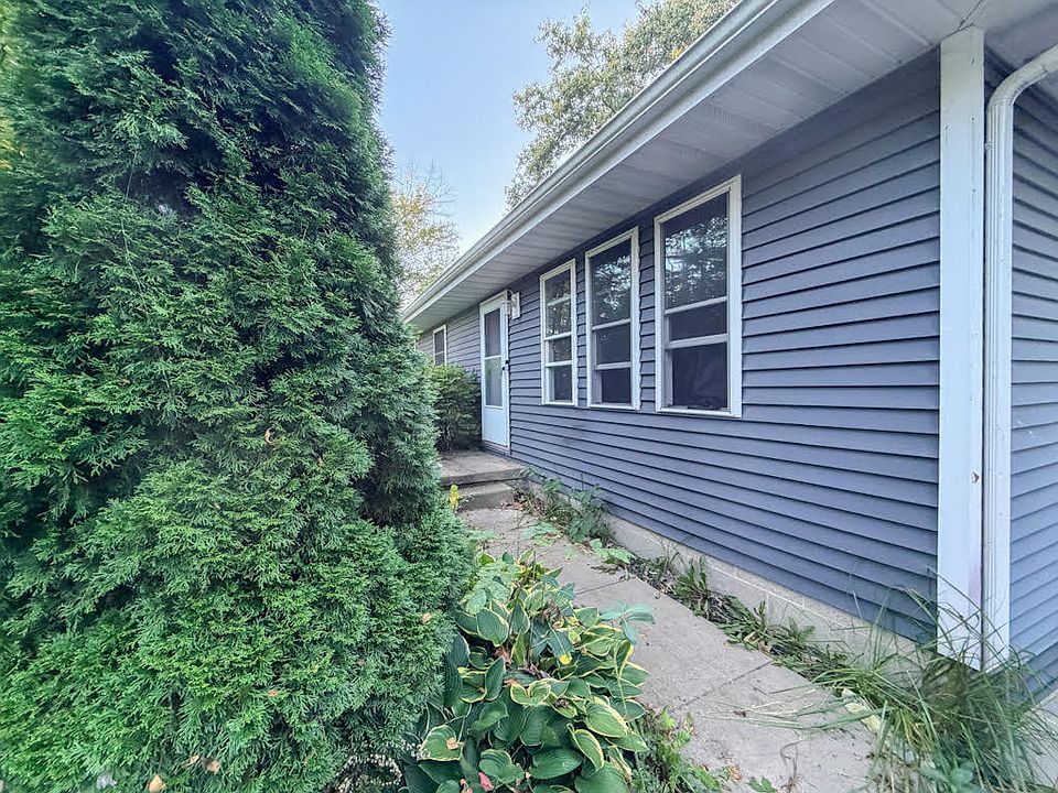 1st image of 44 Lourdes St