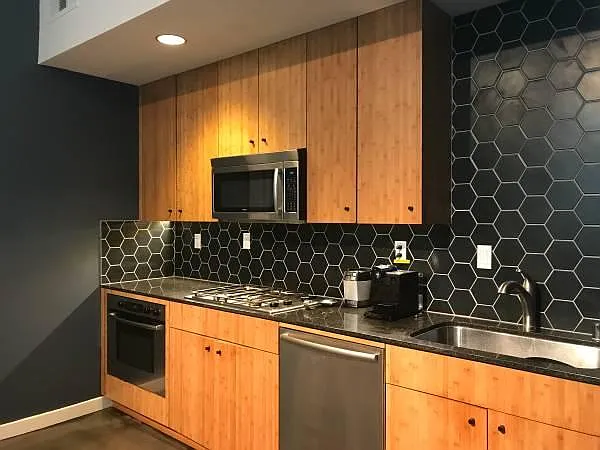 2800 Mandela Pkwy — Photo 2