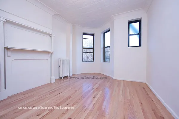 Rented by Nelson Aybar, LREB | media 8