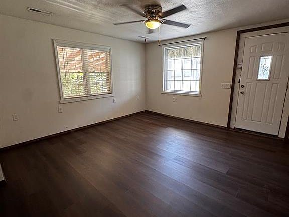 5th image of 255 W Reed Ave