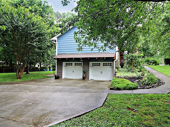 3rd image of 1101 Buxton Dr