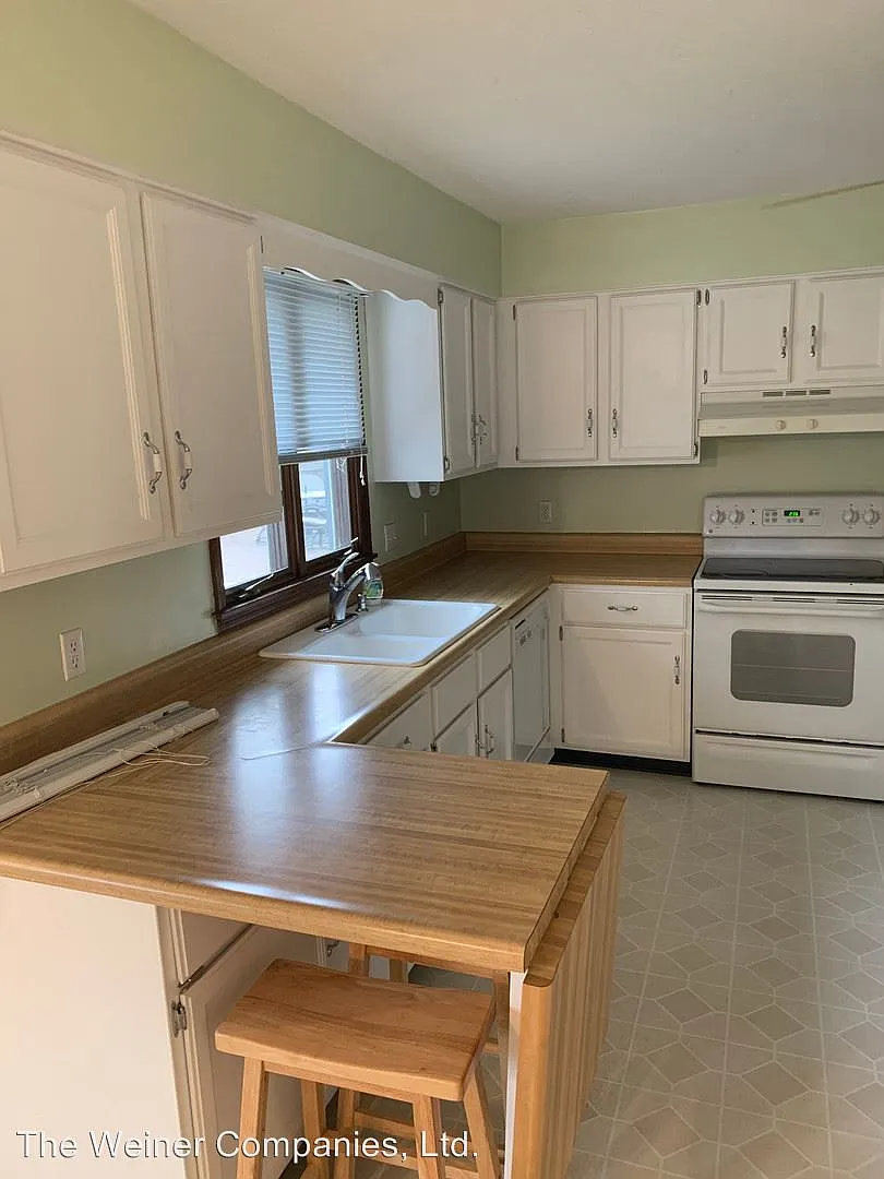 2111 Clover Ct W photo 1