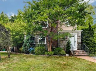 367 Congress Ave, Williston Park, NY 11596