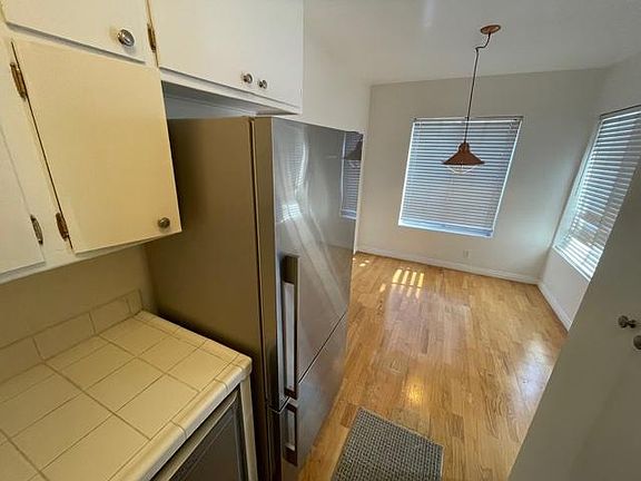 3rd image of 934 15th St #1