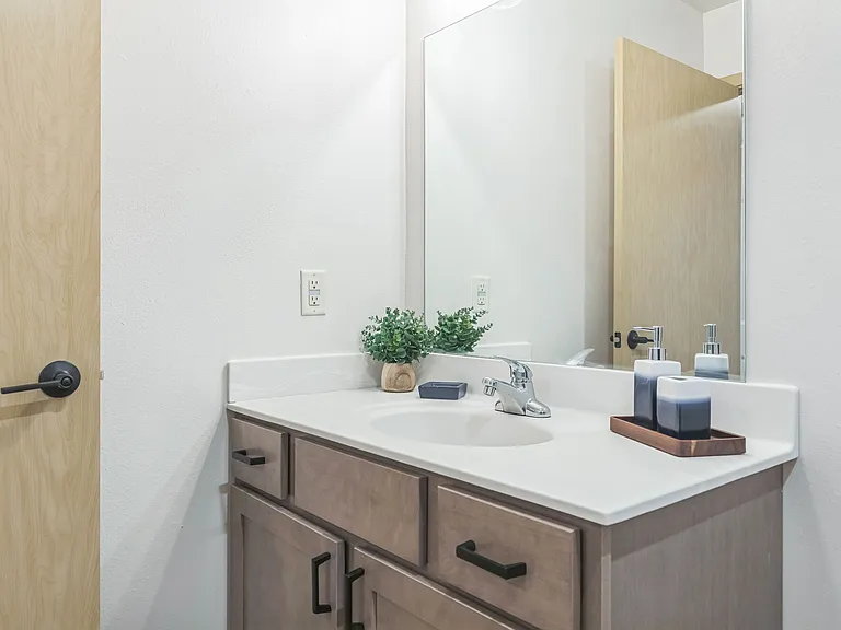 Lindoo School Apartments and Townhomes — Photo 28