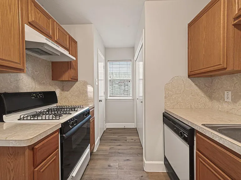 6739 Windy River Ln — Photo 11
