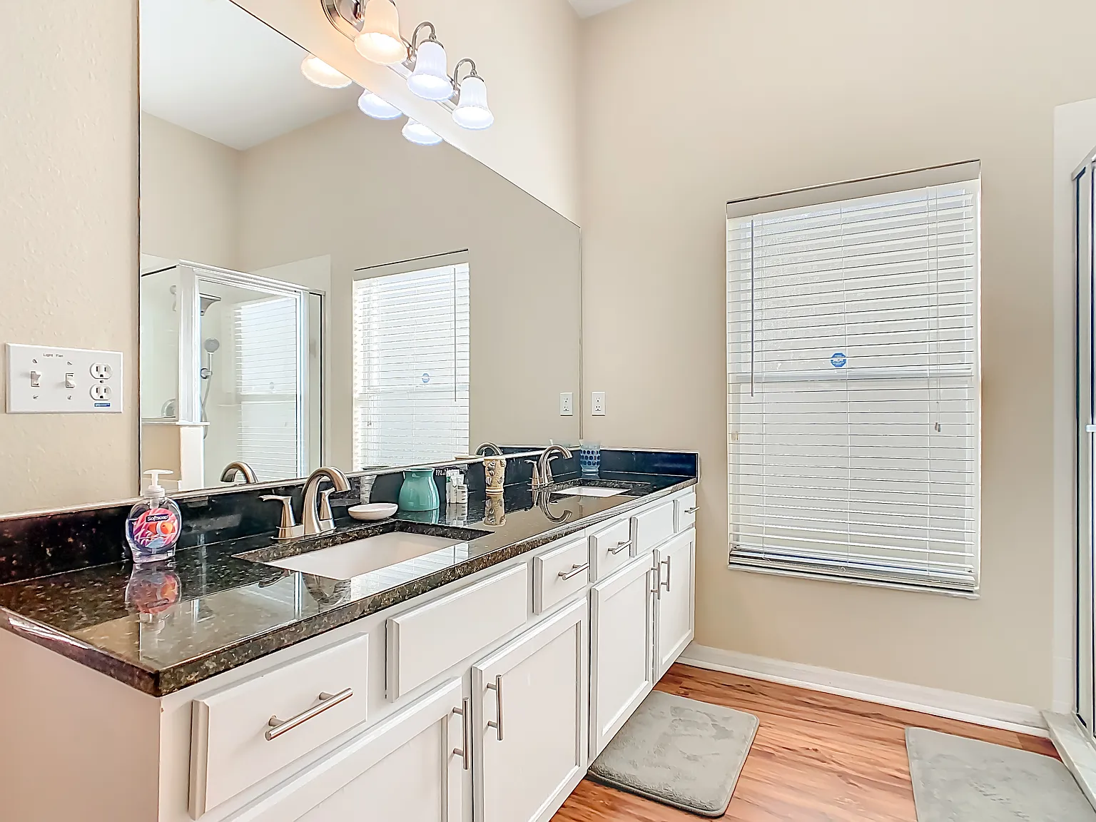1 bed, 2200 sqft, $1,100 — Photo 4