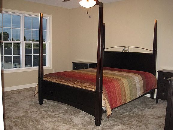 5th image of 582 Grays Pointe Ct