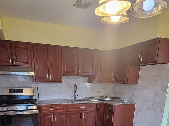 5th image of 382 Virginia Ave