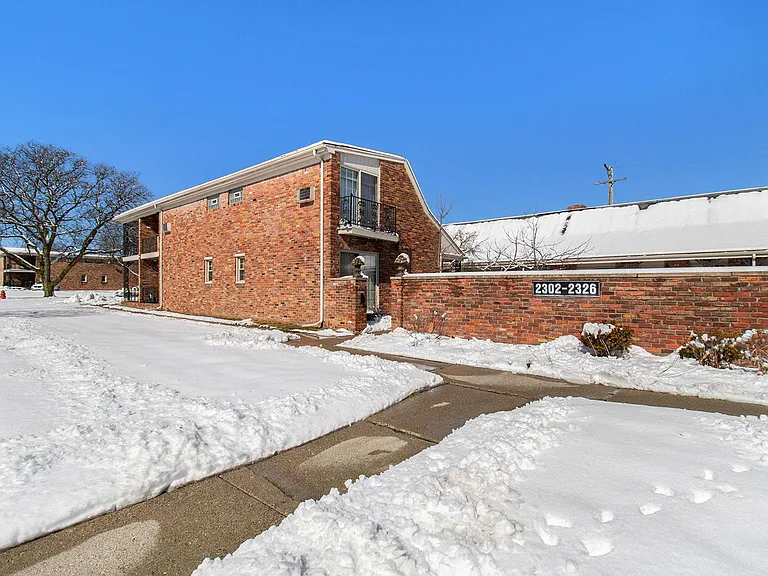2318 W Forteen Mile Rd #20 — Photo 12