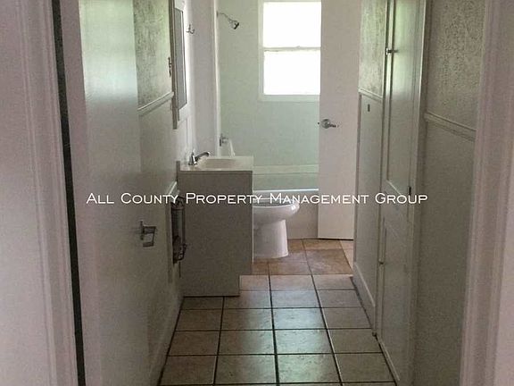 4th image of 3713 Meadowbrook Dr