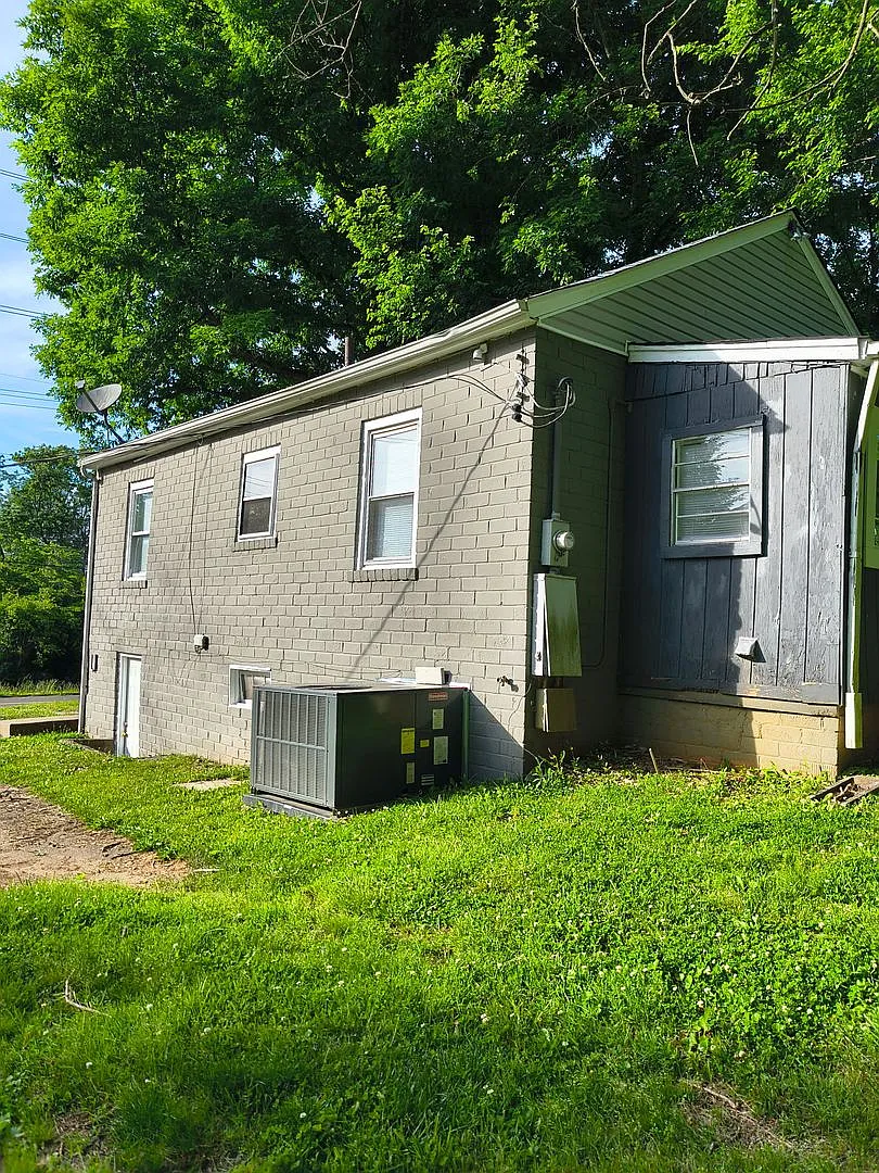 Building Photo - 3622 Lilac Ave