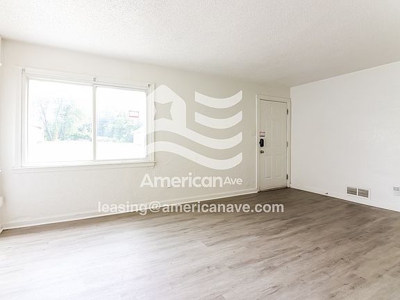 1339596_003_living_room_13798906.jpg