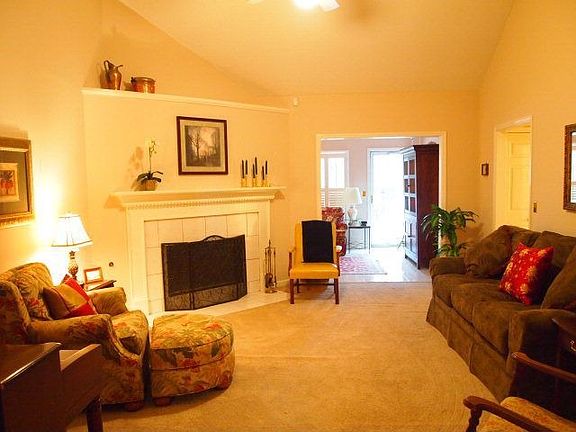 5th image of 2630 Chaucer Dr
