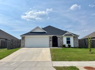 440 Willow Dr, Centerton, AR 72719