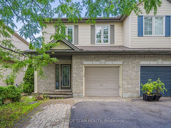 2nd image of 216 Horseshoe Cres