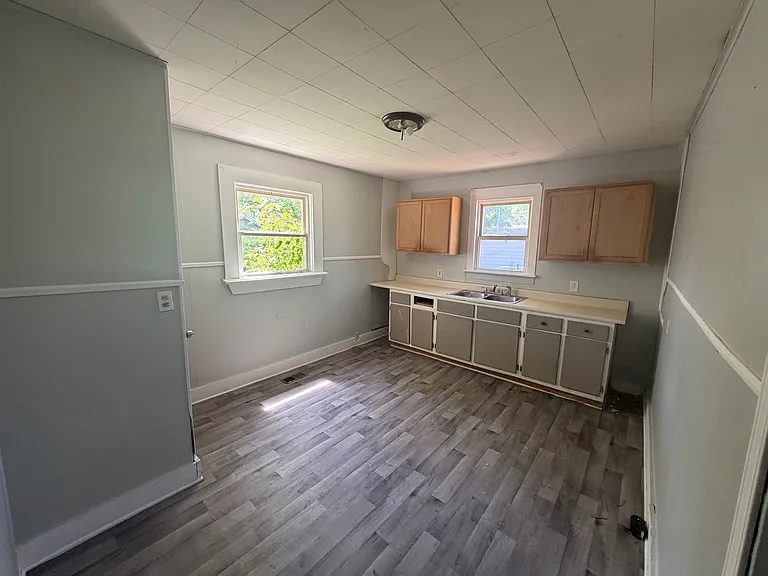 825 Vermilya Ave — Photo 3