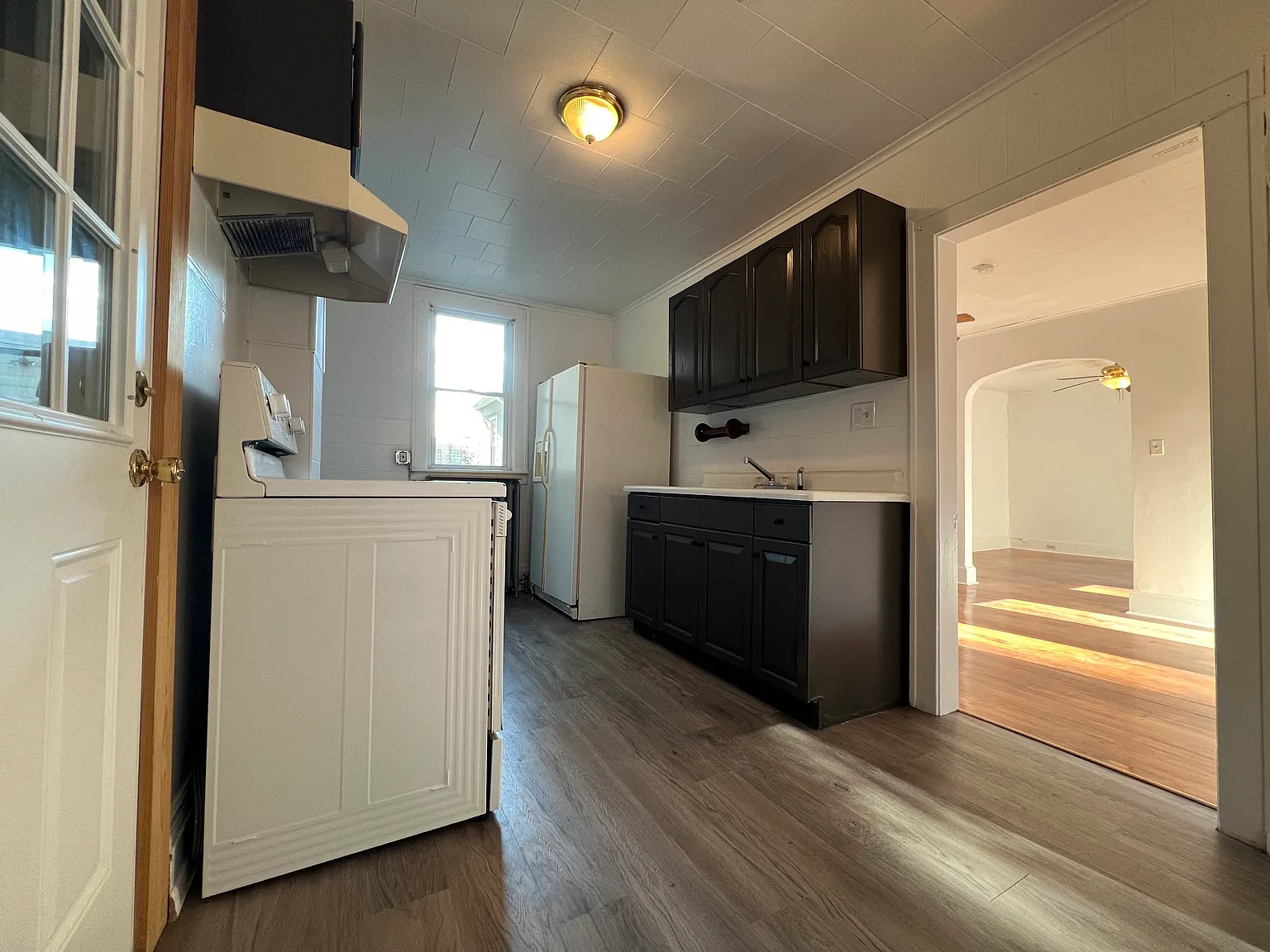 2 bed, 1400 sqft, $995 — Photo 2