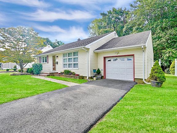 3rd image of 89 Willard Clark Cir