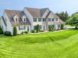 687 Cloverfield Dr, Narvon, PA 17555