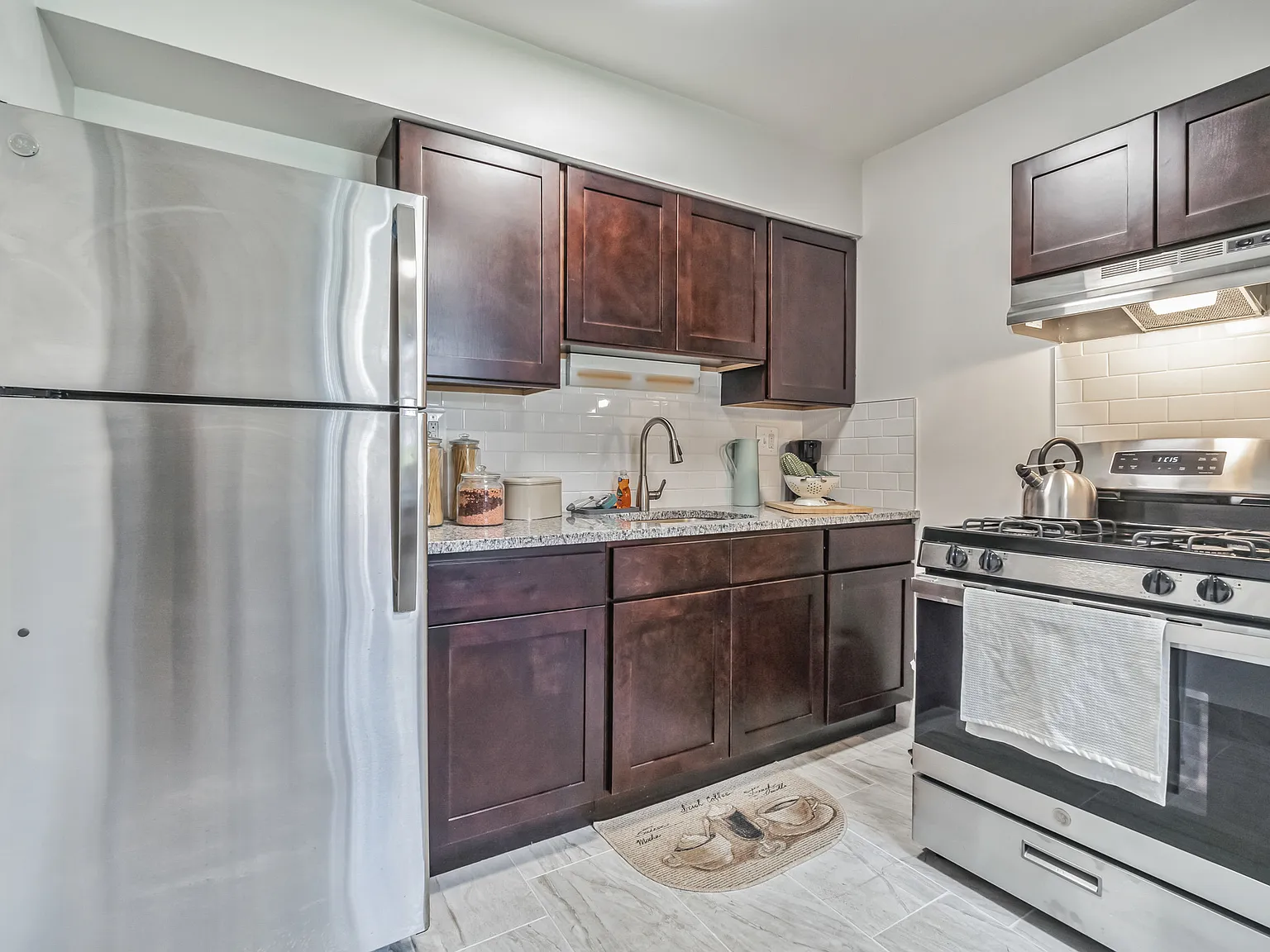 Creekside Apartments — Photo 1