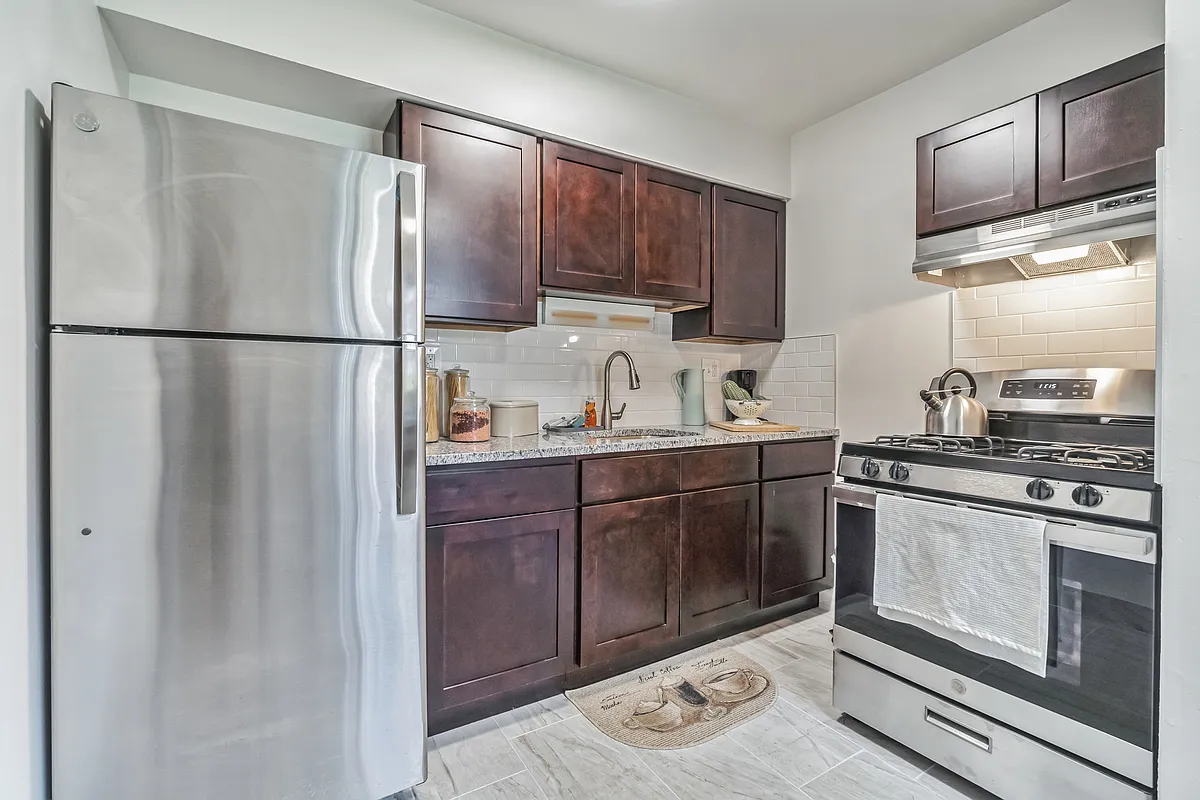 Building Photo - Creekside Apartments