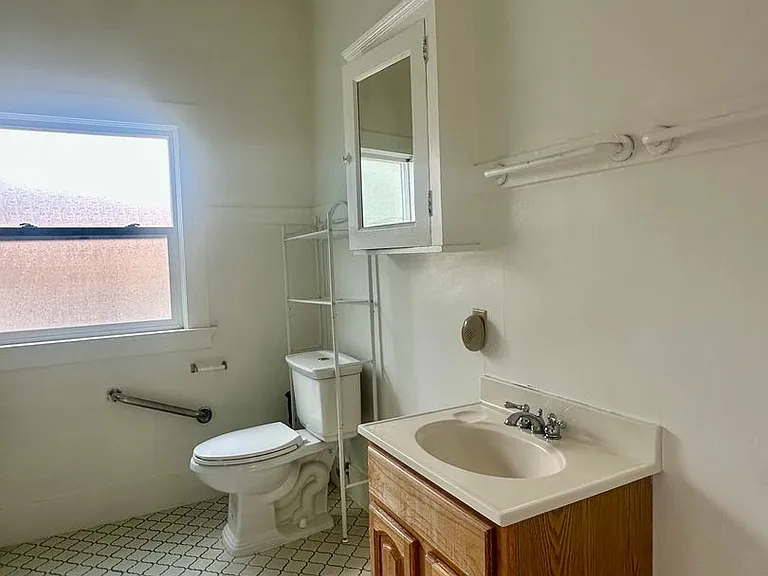 1512 Arch St — Photo 18