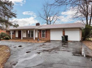 12285 Space Dr, Florissant, MO