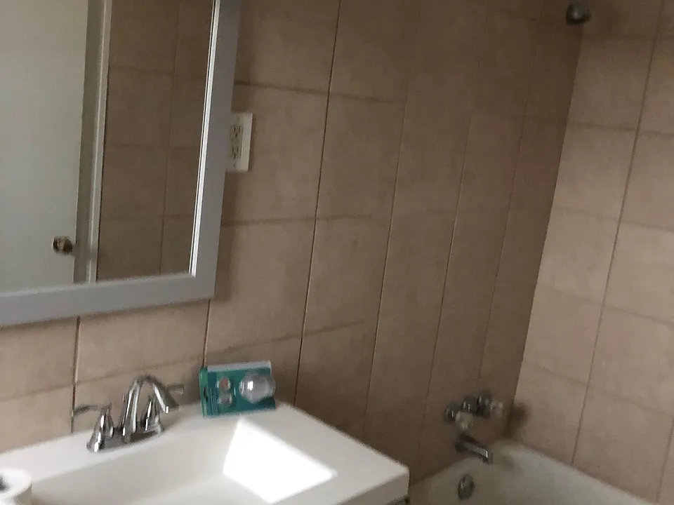 635 Fall River Ave #2A