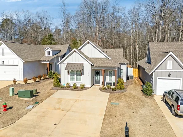 720 Village Dr, Opelika, AL 36801