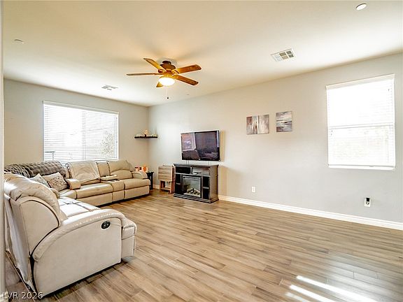 4th image of 124 Brookhouse Ct