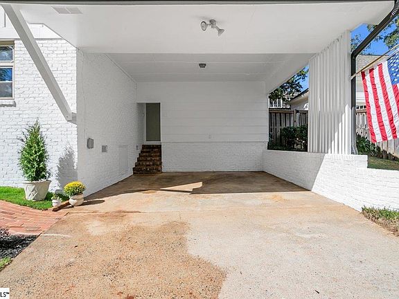 3rd image of 110 Oakview Dr