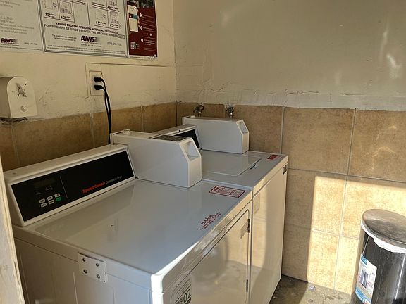 4th image of 210 N Eucalyptus Ave APT 4