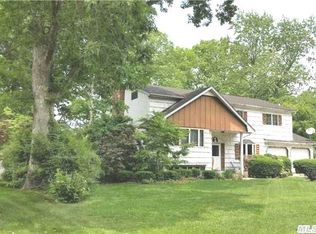 236 Bow Dr, Hauppauge, NY 11788