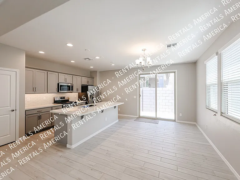 9978 W Piccadilly Rd — Photo 9