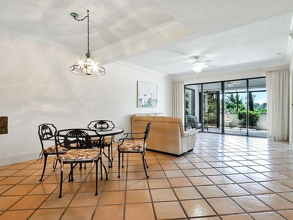 4th image of 914 Oak Harbour Dr