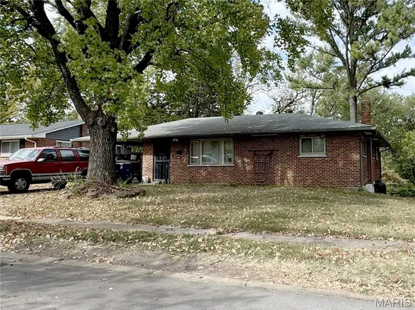 8445 Hawkesbury Dr, Saint Louis, MO 63121
