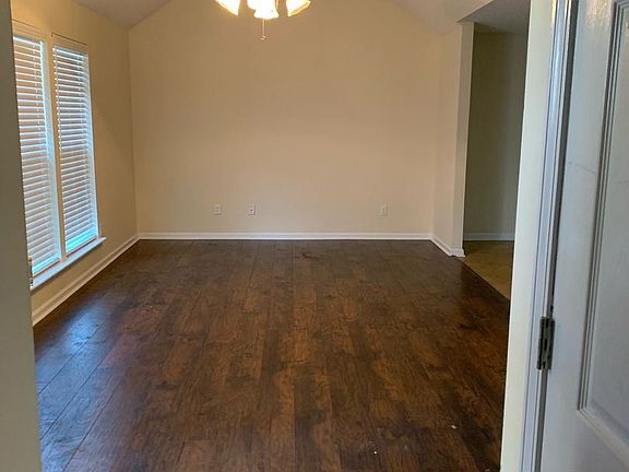 3rd image of 1410 Georgia Ave SE