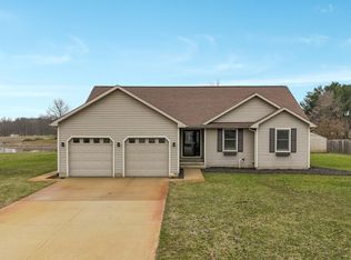 29413 Saddlebred Ln, Dowagiac, MI 49047