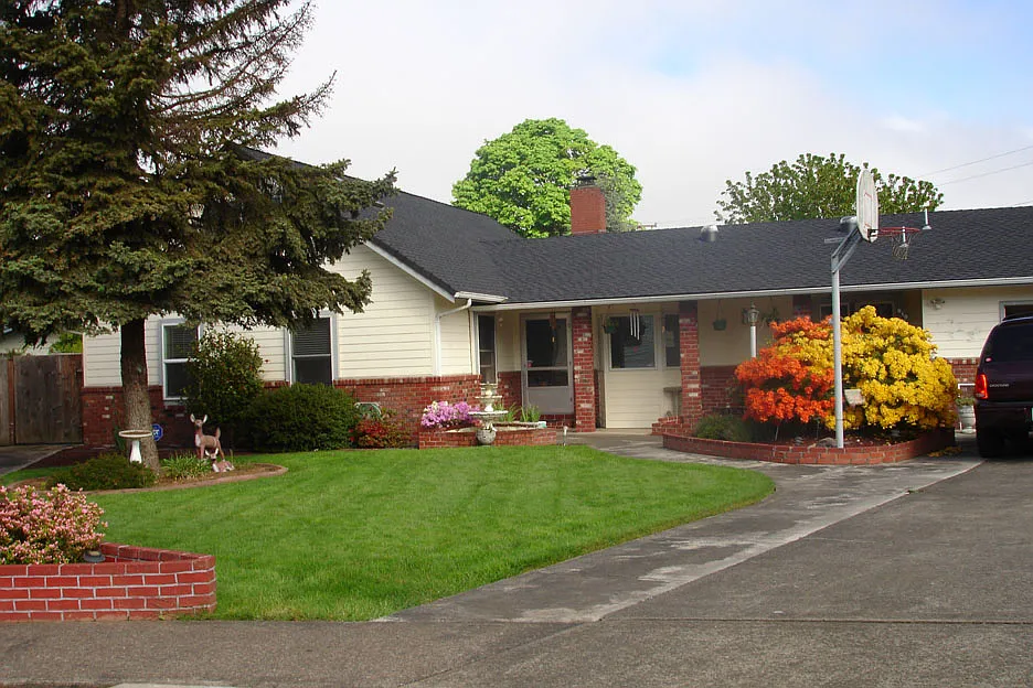 425 Santa Clara Ave photo 1