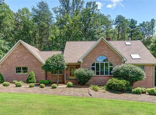 421 Crossing Creek Dr, Belews Creek, NC 27009