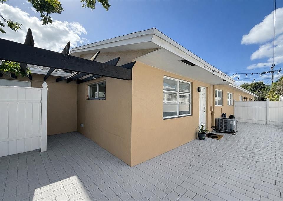1st image of 1441 Miami Rd APT 1