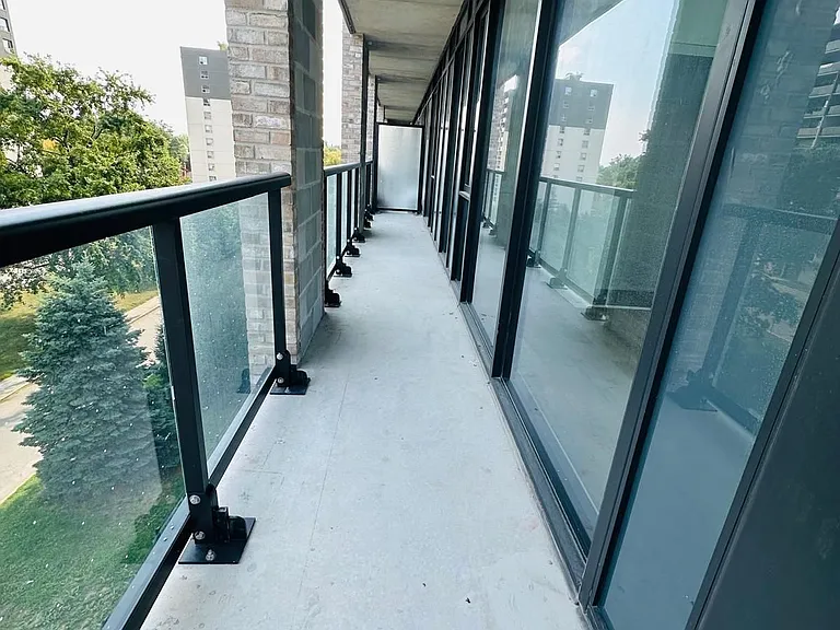 86 Dundas St E #409 — Photo 4