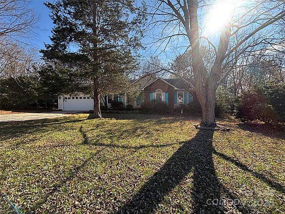 3rd image of 2645 Saddlewood Cir SW