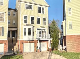 Coppermine Crossing Cond, Oak Hill, VA 20171