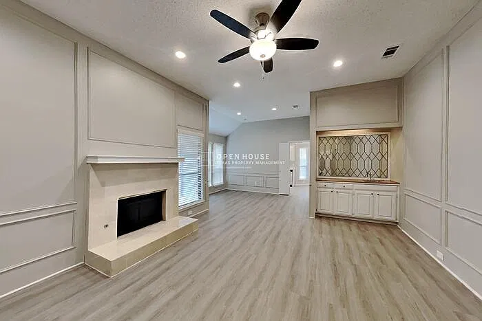 3 bed, 2.0 bath, 1395 sqft, $2,175 — Photo 4